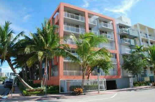 Apartamento de 2 quartos no Collins Ave - Miami Beach $385,000