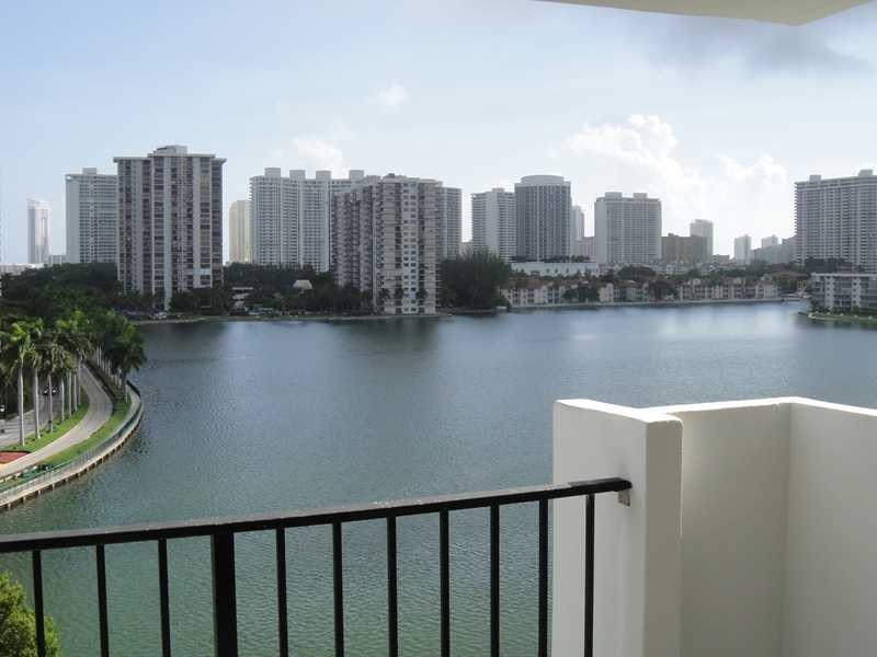 Apartamento todo reformado com vista maravilhosa em Aventura - Miami $305,000