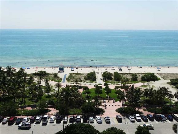 Apartamento de 2 quartos em frente a praia - Collins Ave - Miami Beach $450,000