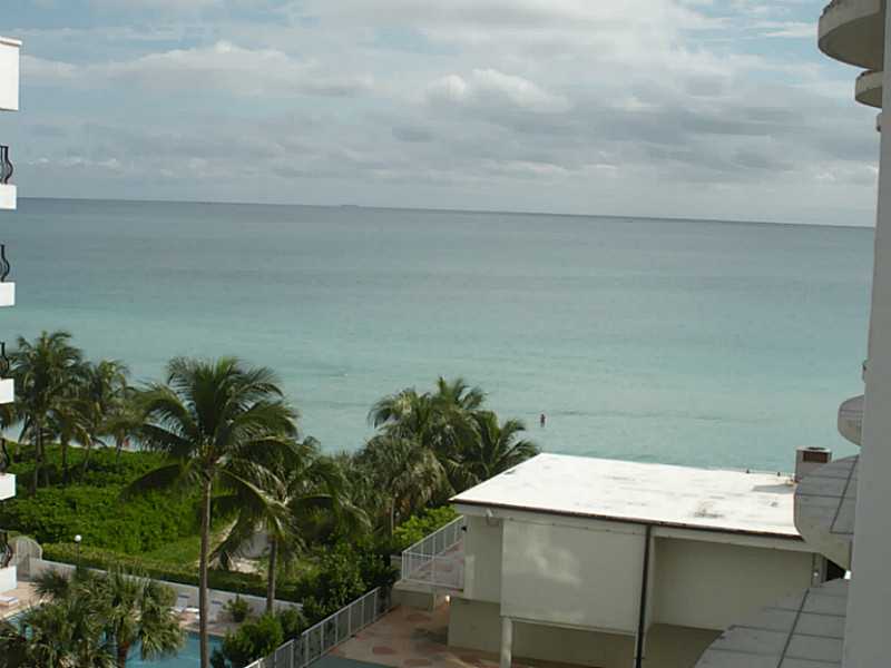 Apartamento em frente a praia em Collins Ave - Millionaires Row - Miami Beach $295,000