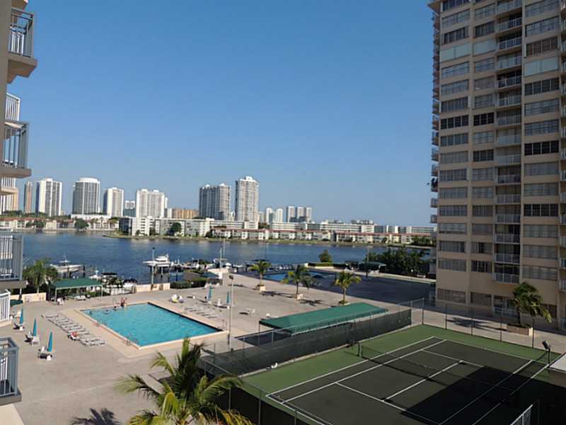 Lindo apartamento de 2 quartos todo reformado em Aventura - Miami $285,000