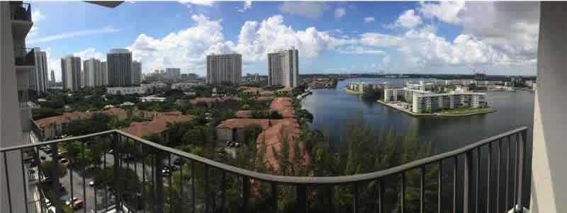 Apartamento de 2 quartos todo reformado com vista em Aventura - Miami $370,000
