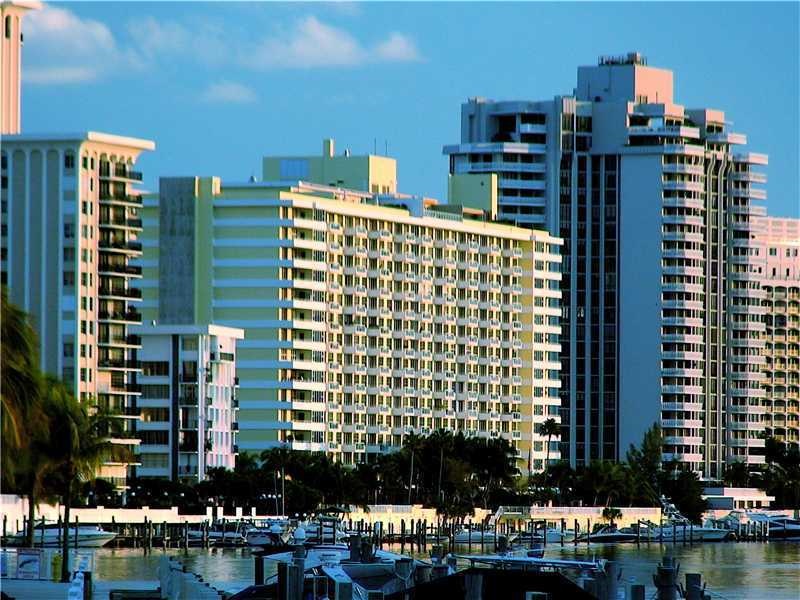 Apartamento de 2 quartos - travessa rua para praia - Miami Beach $434,750