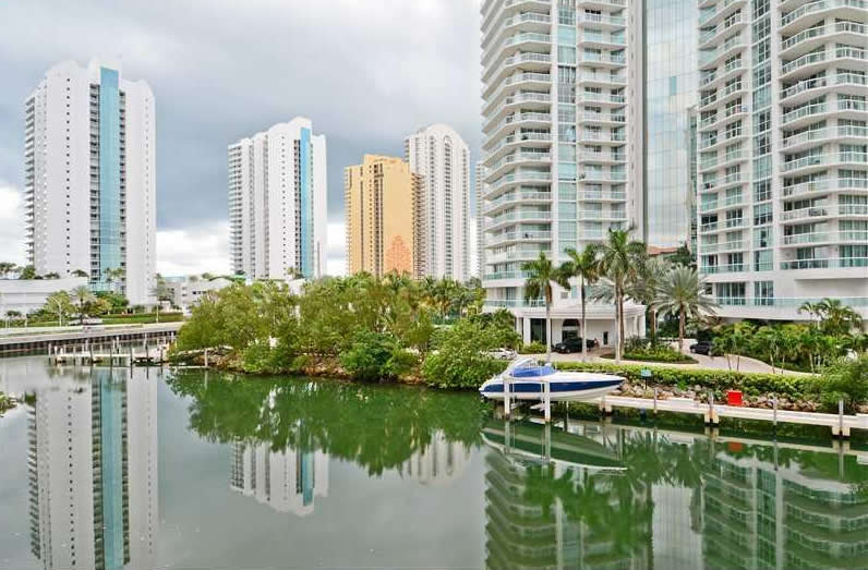 Apartamento De Luxo St.Tropes - Sunny Isles - Miami Beach $1,350,000