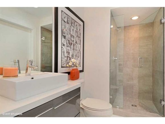 Novo Mini Mansao em Sunny Isles - Miami Beach - $2,900,000